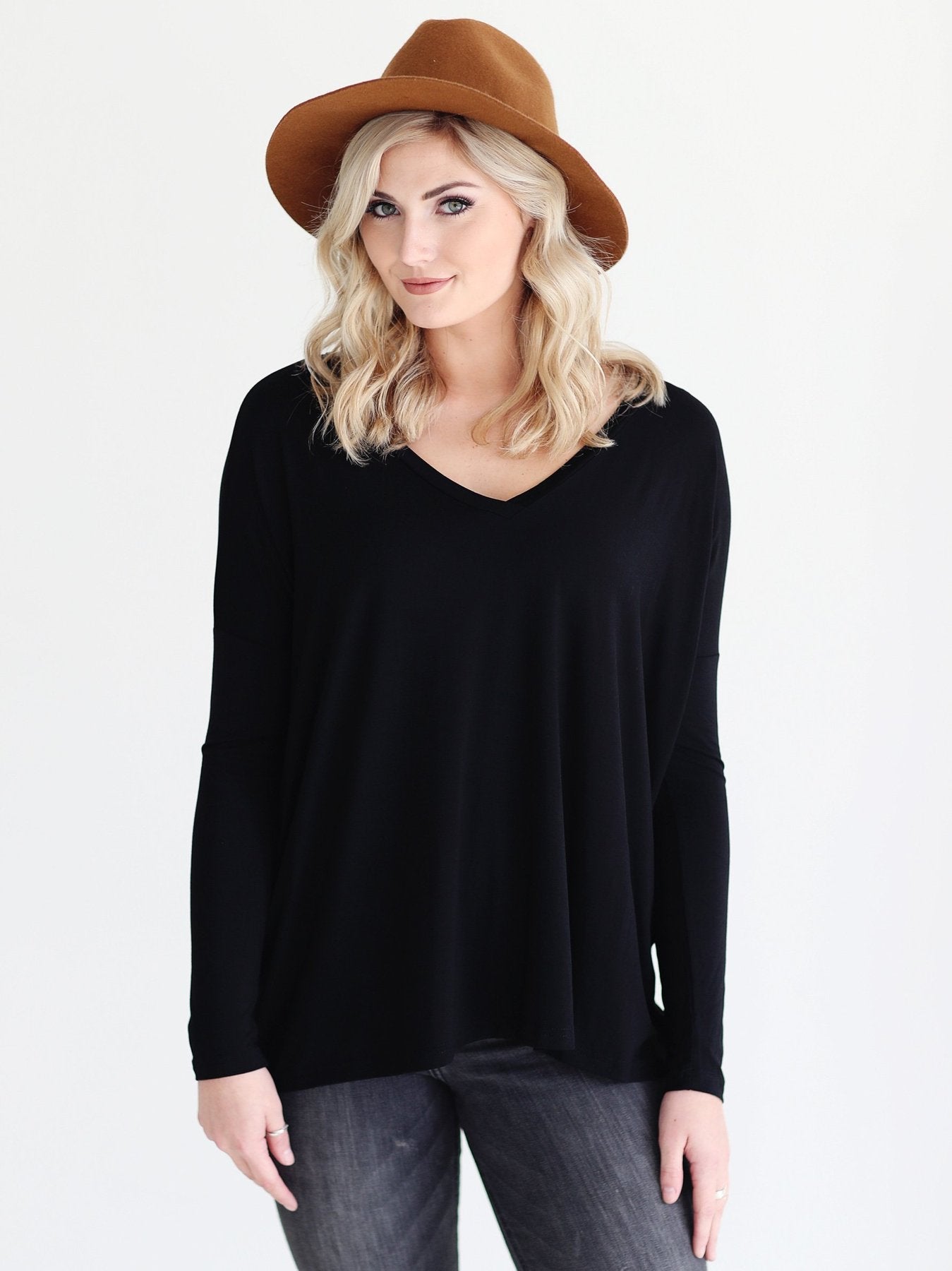 BLACK V-NECK LONG SLEEVE TOP