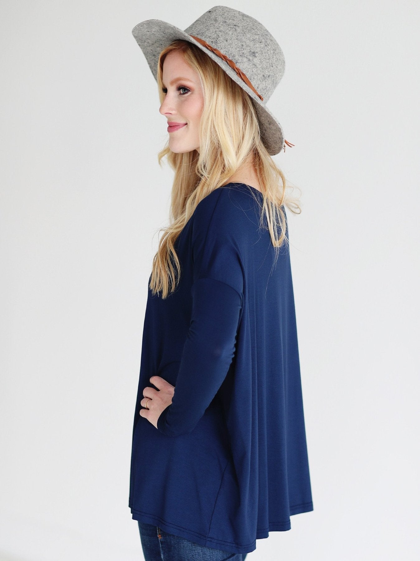 NAVY LONG SLEEVE TOP