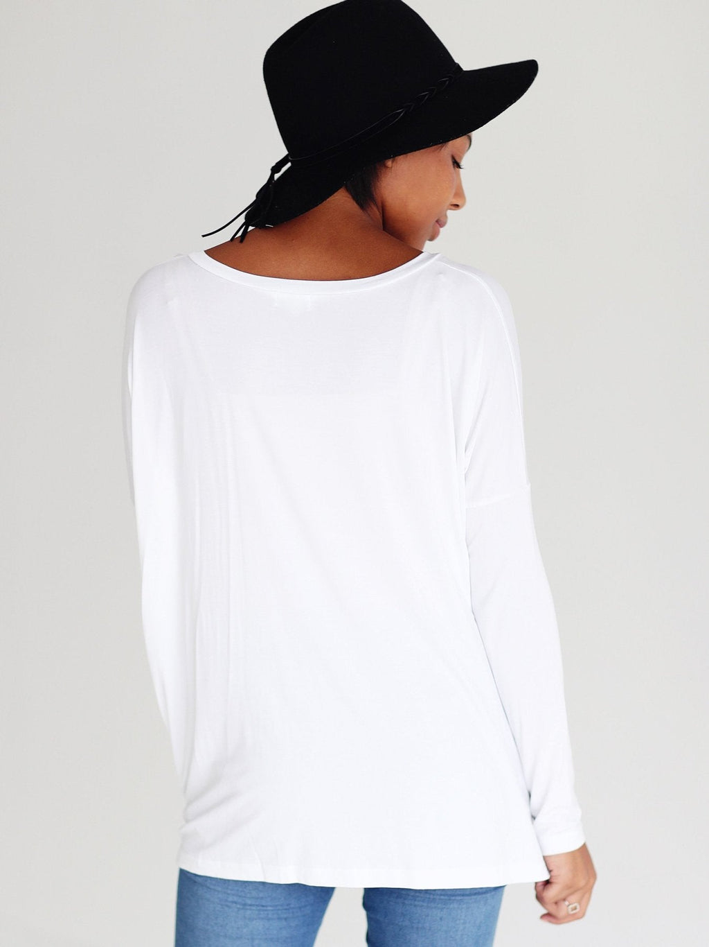 WHITE V-NECK LONG SLEEVE TOP